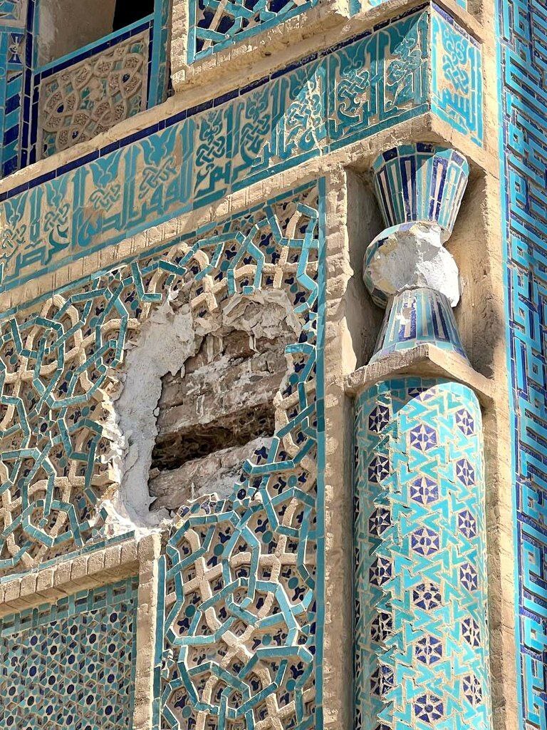 تصاویر ناراحتکننده از یک تخریب عمدی؛ با بیرحمی به جان آثار تاریخی ایران افتادند تصاویر ناراحتکننده از یک تخریب عمدی؛ با بیرحمی به جان آثار تاریخی ایران افتادند