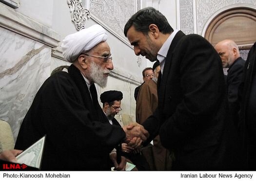 عکس | ژست محمود احمدی‌نژاد در مقابل احمد جنتی در یک مراسم
