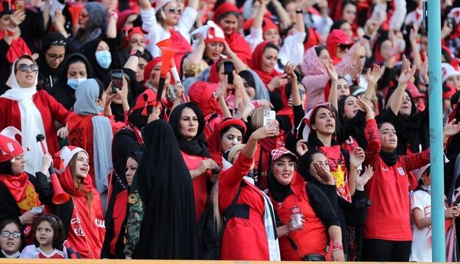 حواشی فوتبال جنجالی بهانه دست کیهان داد: دیدید ورود زنان غلط بود؟