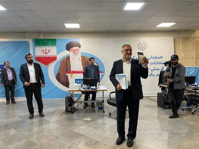 فیلم لحظه ثبت‌نام «علیرضا زاکانی» در انتخابات