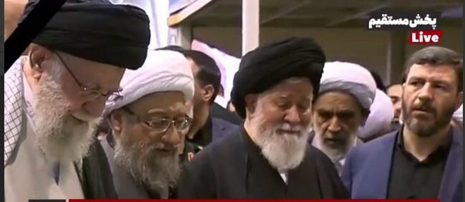 گریه علم‌الهدی حین نماز خواندن بر پیکر داماد | فیلمی از  اولین اظهارات او ببینید