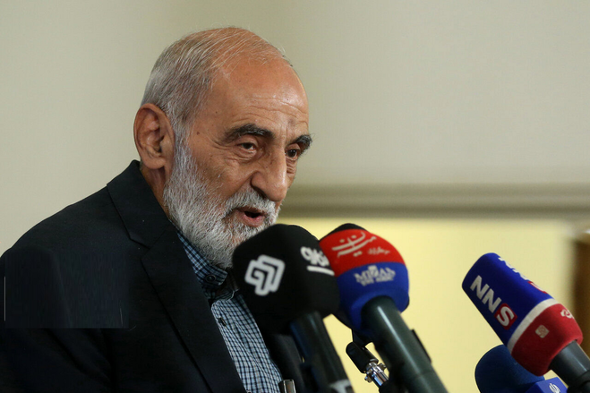 واکنش تند شریعتمداری به تخریب نامزدهای اصولگـرا علیه هم