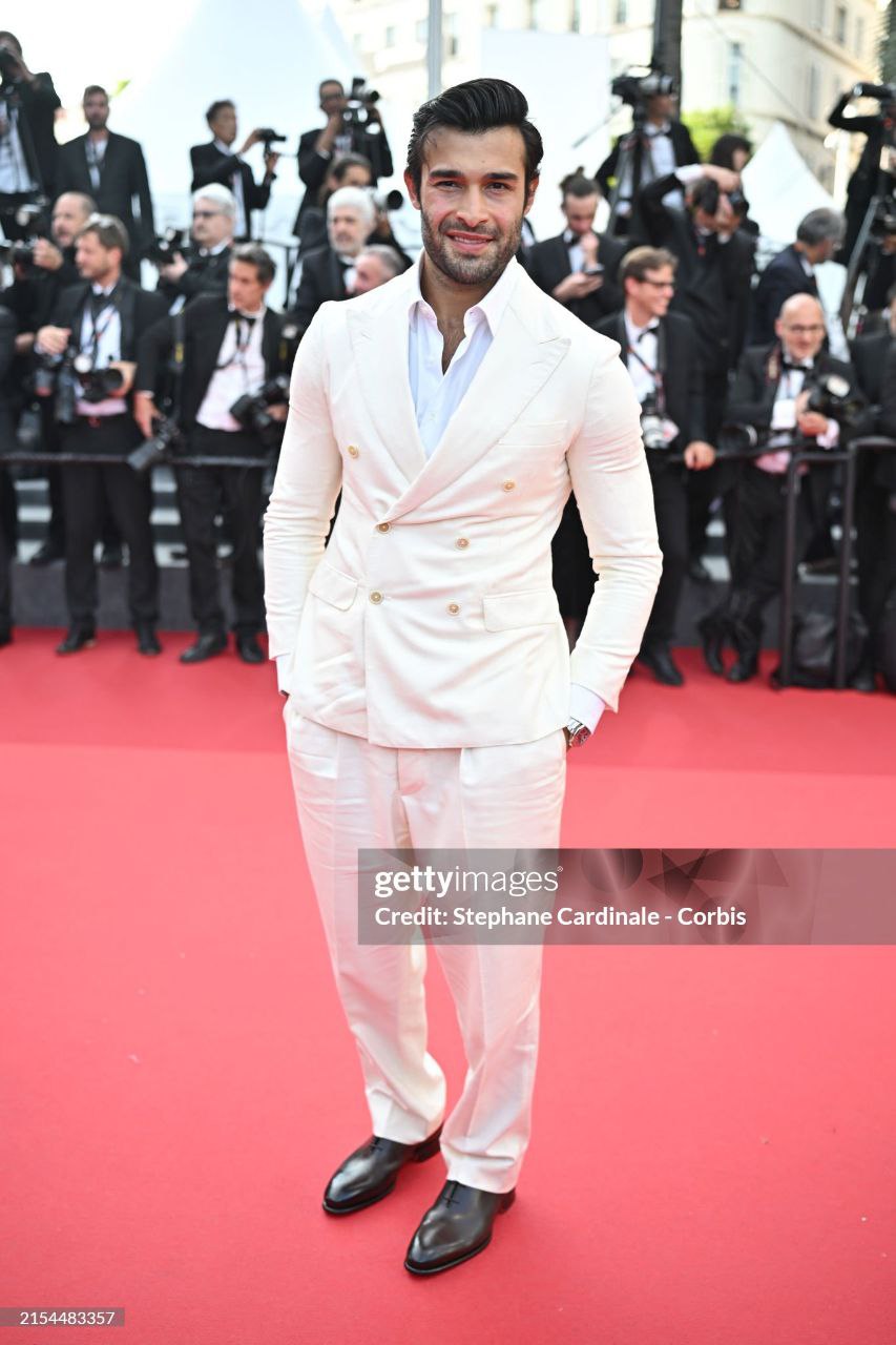 تصویری از مدل معروف ایرانی بر روی فرش قرمز کن