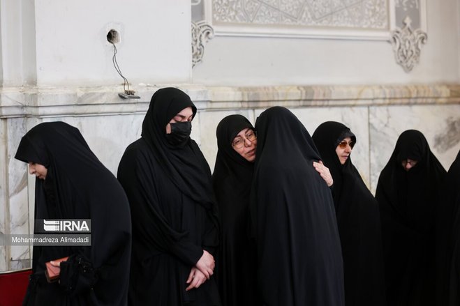 تصاویر منتخب از مراسم هفتم شهدای سقوط بالگرد ریاست‌جمهوری | مقامات دولت به صف شدند