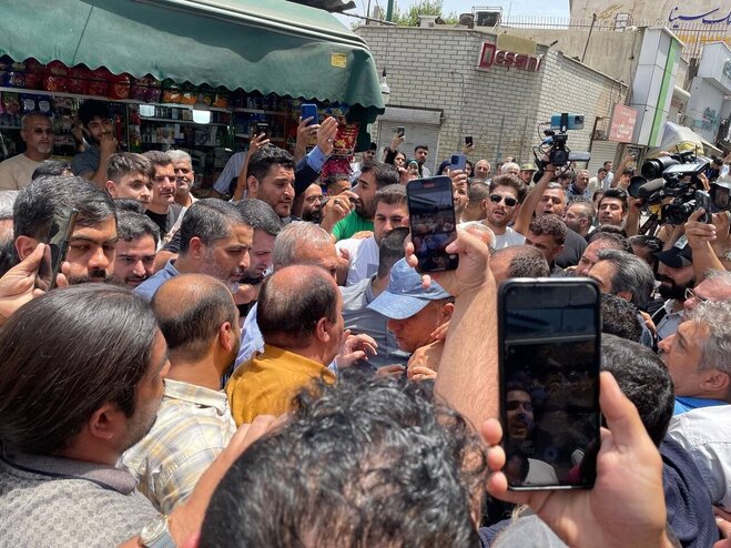 فیلم جالب حضور مسعود پزشکیان در شوش در میان مملو از دوربینی‌ها!