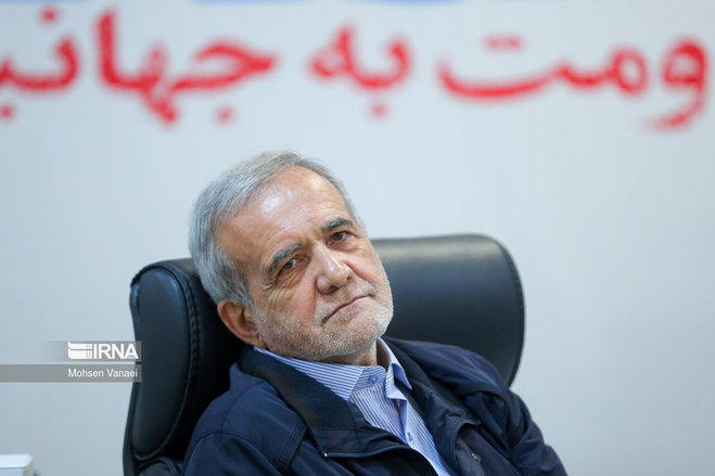 گاف پزشکیان در مناظره که از چشم‌ها دور نماند | او چه می‌خواست بگوید؟ (فیلم)