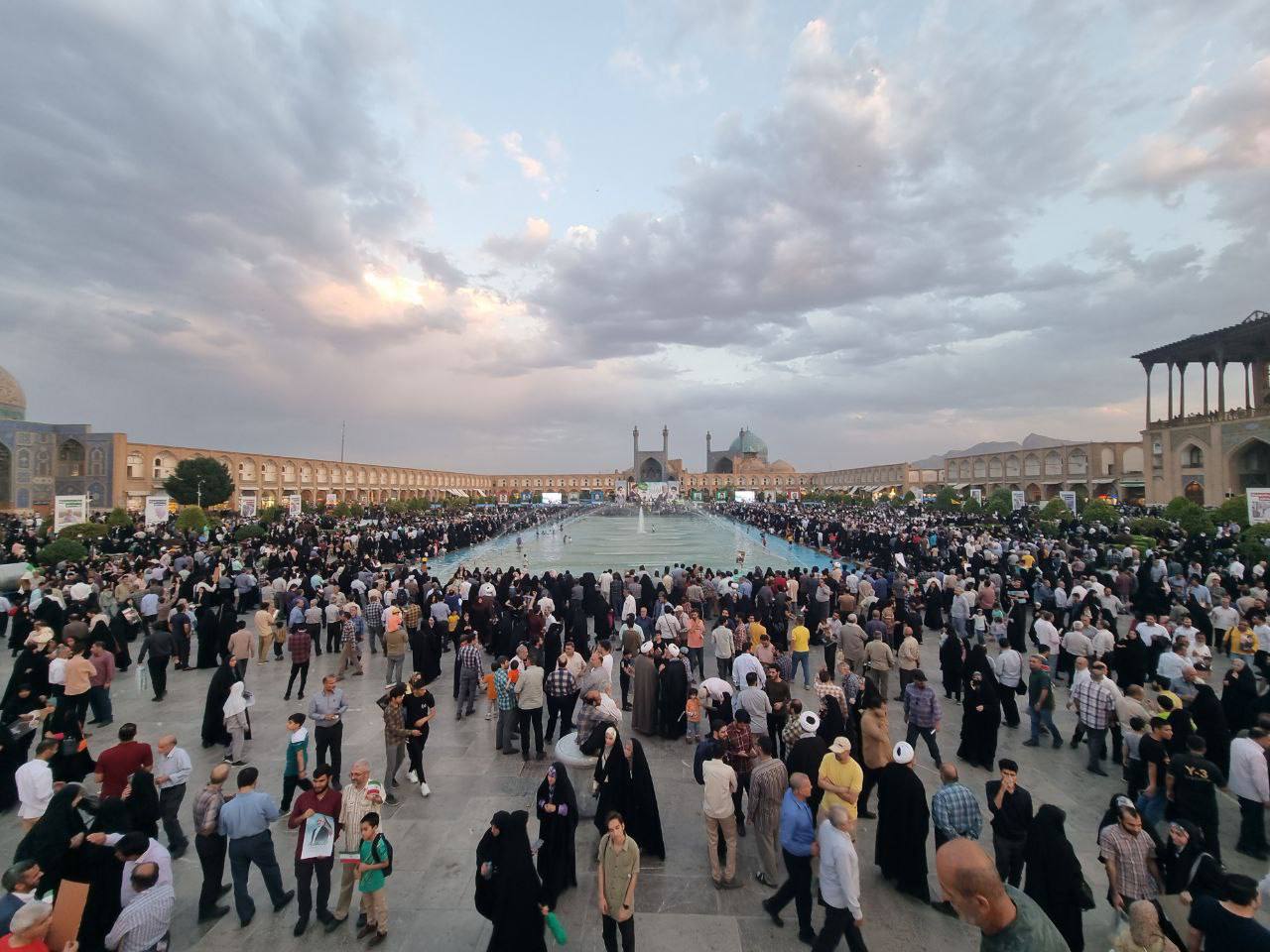 اردوکشی نامزدها در شهرهای ایران؛ طرفداران جلیلی در اصفهان را ببینید | تصویر