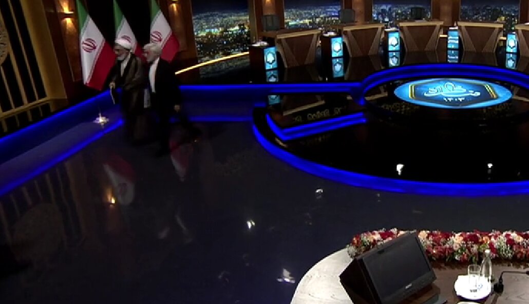 وضعیت دو کاندیدا بعد از مشاجره در مناظره پس از سوت پایان | تصویر