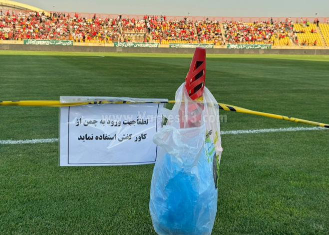 اوج مدیریت در برگزاری لیگ برتر فوتبال ایران: لطفا با کفش وارد نشوید! | فیلم