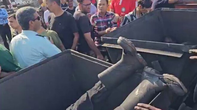 تصاویر شوکه‌کننده از انتقال پیکر فوتی‌های معدن طبس
