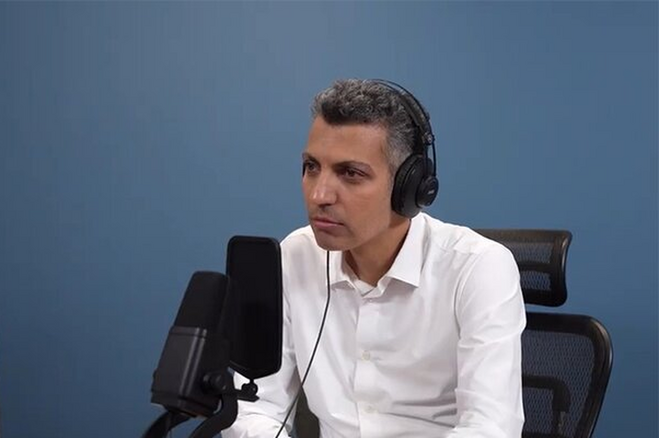 کنایه‌ بوندس‌لیگایی عادل فردوسی‌پور در شروع گزارش بازی | کج‌دهنی علنی به ممنوعیت (فیلم)