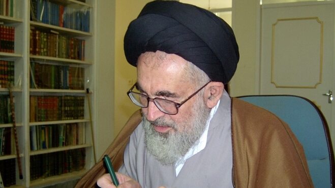 آیت‌الله دستغیب: روی قانون حجاب خط قرمز بکشید | خلاف شرع است | به هر کس که چادر سر کرد جایزه‌ای دهید | این قانون‌های سفت و سخت باعث خندیدندنیا به ما می‌شود