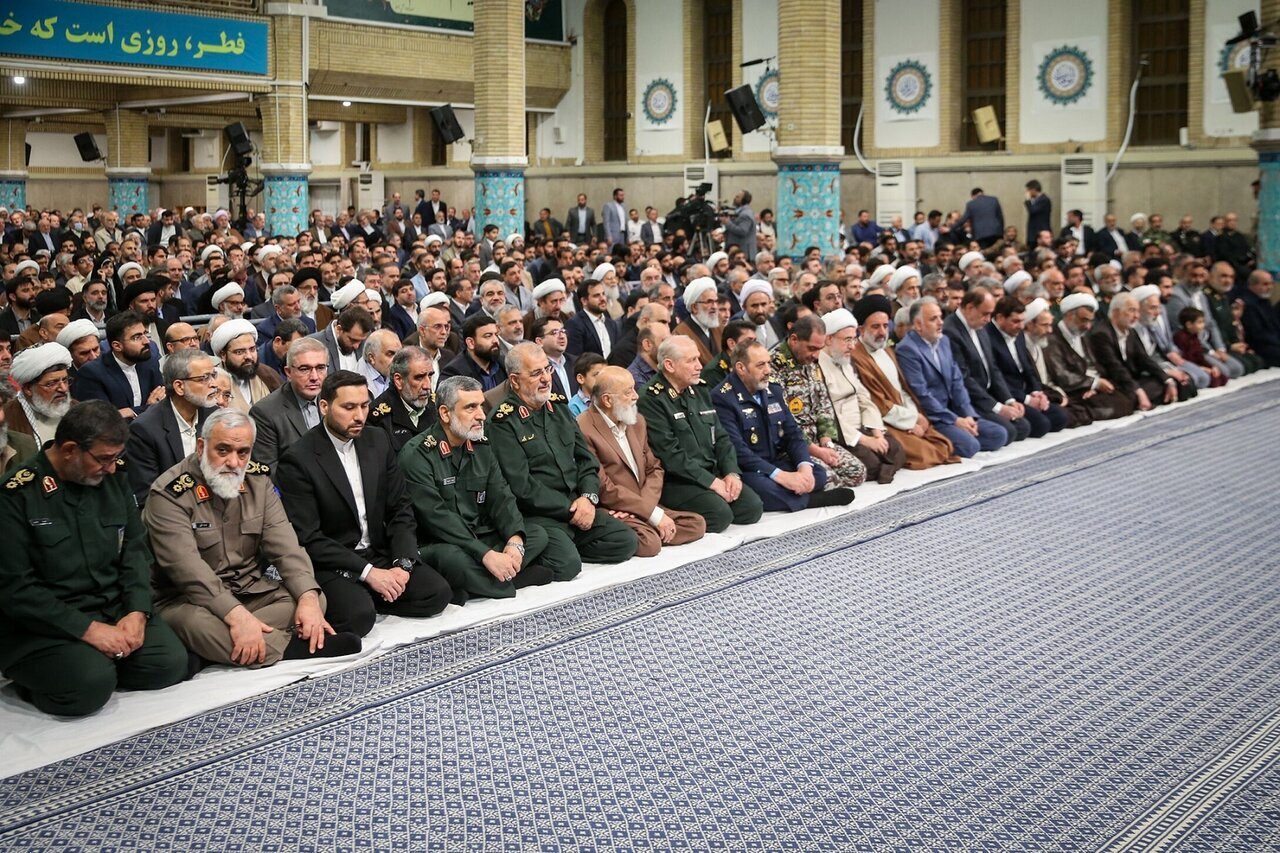 نسخه پیچیده معاون در سفر پزشکیان؛ سوءاستفاده از شخصیت رئیسجمهور برای حفظ مقام؟ +عکس نسخه پیچیده معاون در سفر پزشکیان؛ سوءاستفاده از شخصیت رئیسجمهور برای حفظ مقام؟ +عکس