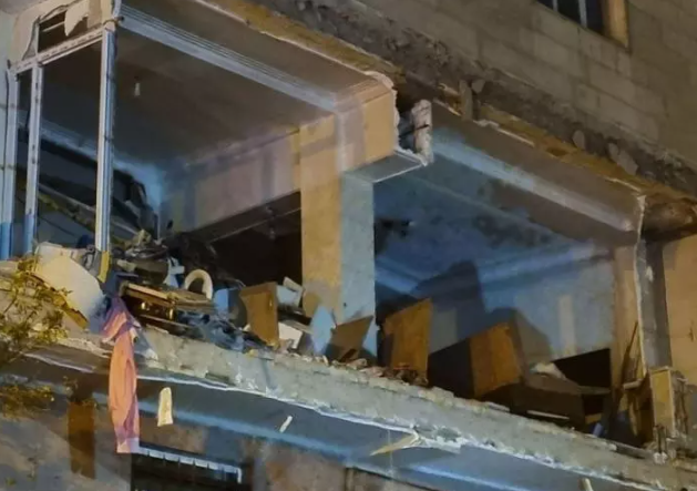 مهر قرمز محرمانه بر انفجار عجیب در ساختمان  محله مذهبینشین تهران؟ +عکس مهر قرمز محرمانه بر انفجار عجیب در ساختمان  محله مذهبینشین تهران؟ +عکس