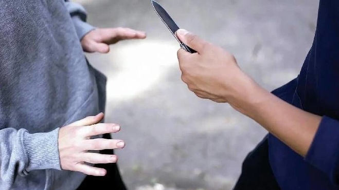 تکرار سناریوی تلخ؛ حمله زورگیران به دختر دانشجو تهرانی کنار درب خوابگاه
