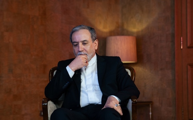 توضیح عراقچی درباره علت انتخاب عمان برای تحویل پاسخ به ترامپ: طبیعی بود
