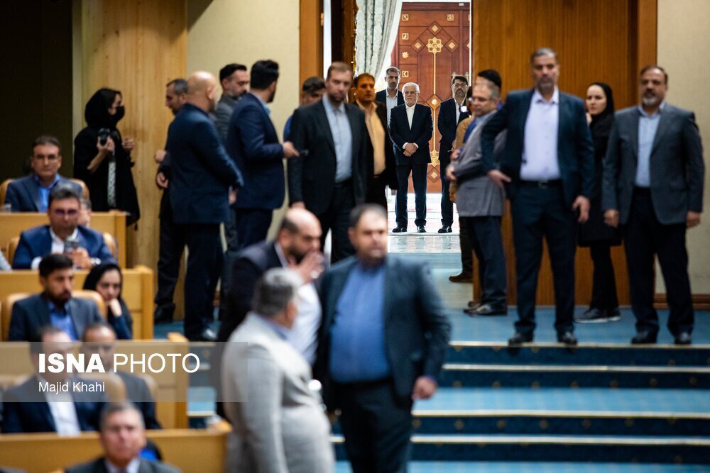 تصاویری از حضور معاون اول پزشکیان در جمع نفتی‌ها