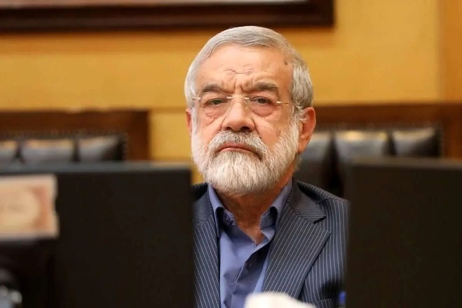 نگاه عجیب به پیامک‌های جنجالی حجاب؛ تذکر ساده است پس منع قانونی ندارد!