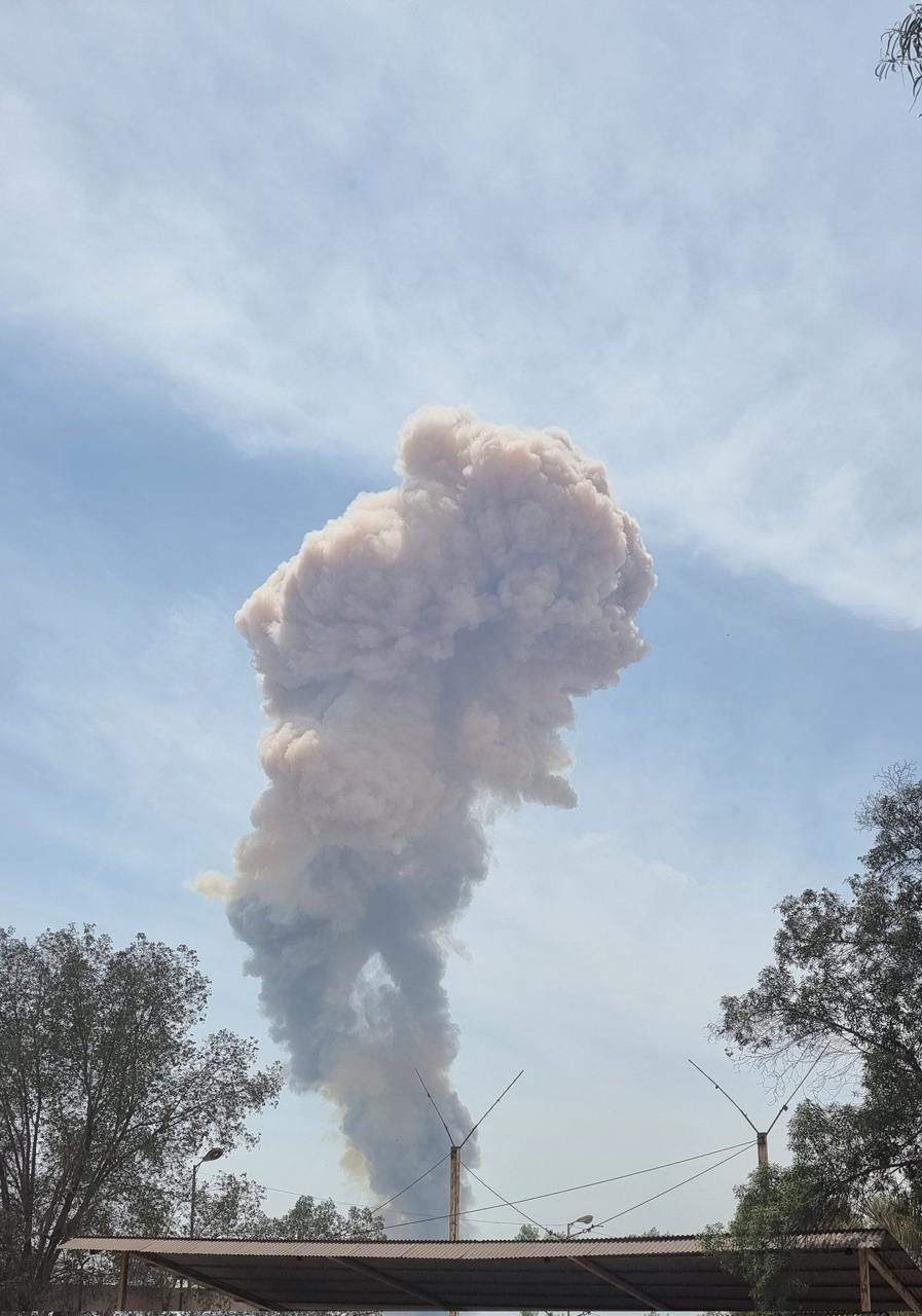 تصاویری اولیه از ستون دود غلیظ در لحظه انفجار مهیب در بندرعباس