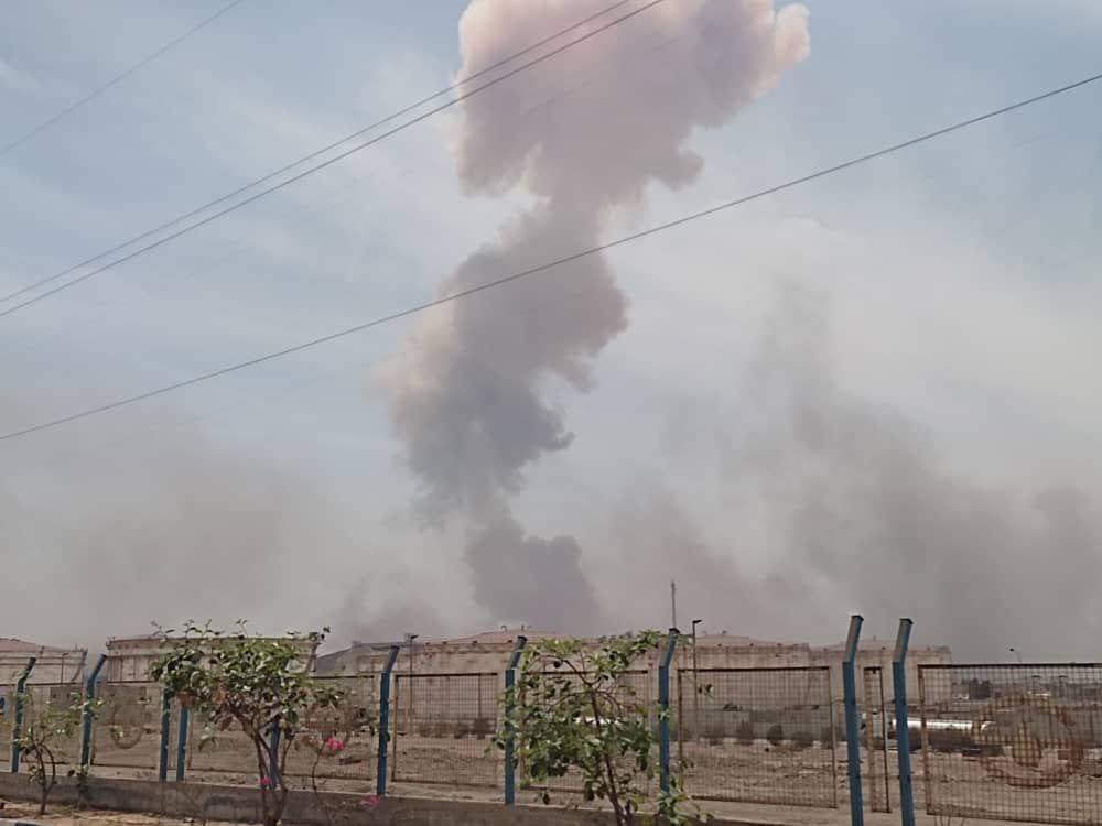 تصاویری اولیه از ستون دود غلیظ در لحظه انفجار مهیب در بندرعباس