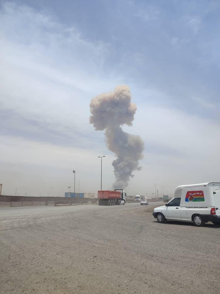 تصاویری اولیه از ستون دود غلیظ در لحظه انفجار مهیب در بندرعباس