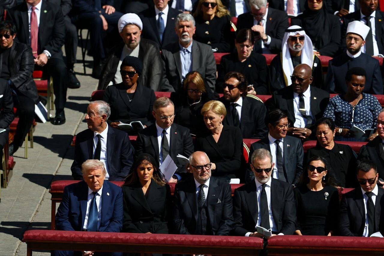 قاب دیدنی؛ فاصله هیات ایرانی با دونالد ترامپ و ملانیا در واتیکان | عکس