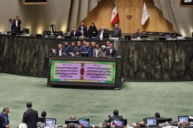 حمله تند روزنامه سپاه به اصولگراهای انقلابی: در اقلیتید، اما صدای‌تان در بوق