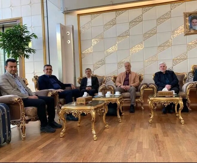 تصویری از پرواز احمدی‌نژاد و یاران نزدیک به سوی جلسه اروپایی‌اش