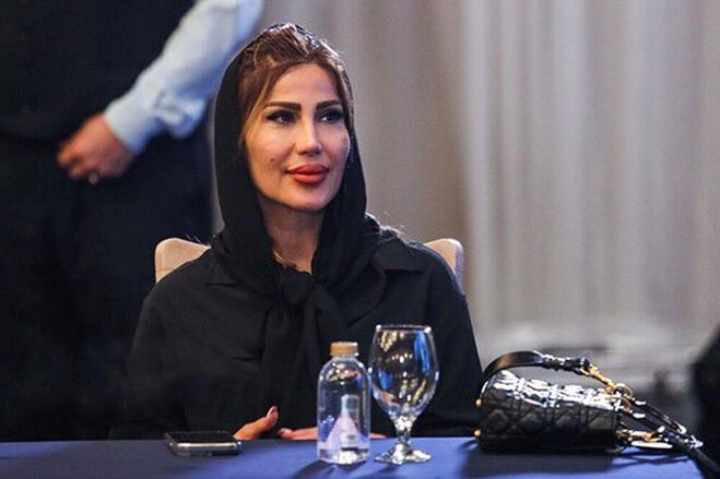 تصویری از حجاب همسر سیدروف در مراسم معارفه باشگاه استقلال