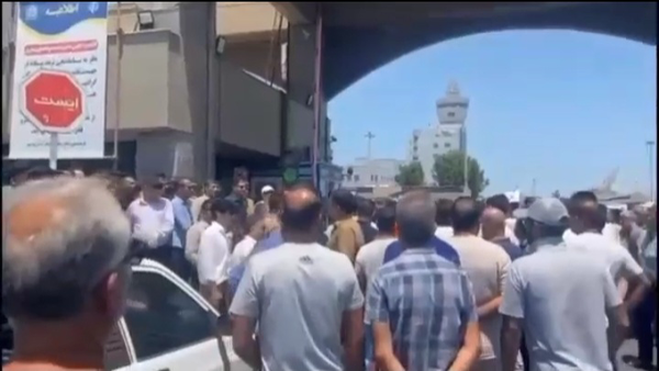 روایتی از تجمع خبرساز امروز لنج‌داران بوشهری و درگیری با پلیس +فیلم