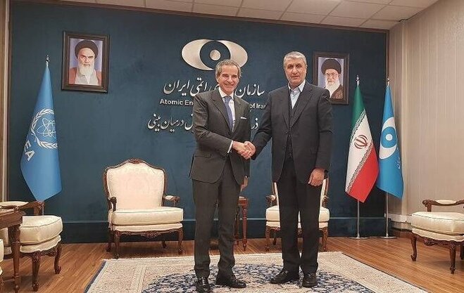 واکنش تند رئیس سازمان انرژی اتمی به گروسی: نگفته‌ایم اسرائیل حمله کند، بمب می‌سازیم | عملیات روانی نکن!