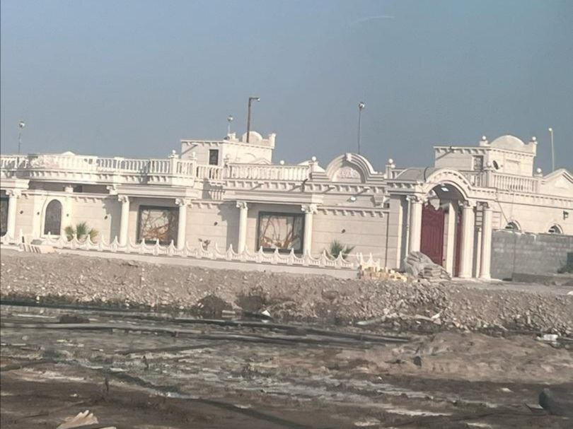 تصاویری اولیه از عمارتهای گرانقیمت قاچاقچیان سوخت در جنوب تصاویری اولیه از عمارتهای گرانقیمت قاچاقچیان سوخت در جنوب