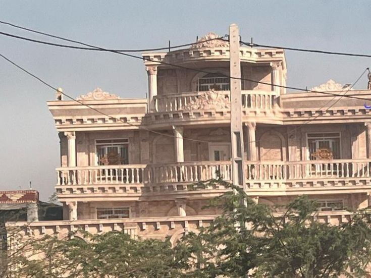 تصاویری اولیه از عمارتهای گرانقیمت قاچاقچیان سوخت در جنوب تصاویری اولیه از عمارتهای گرانقیمت قاچاقچیان سوخت در جنوب