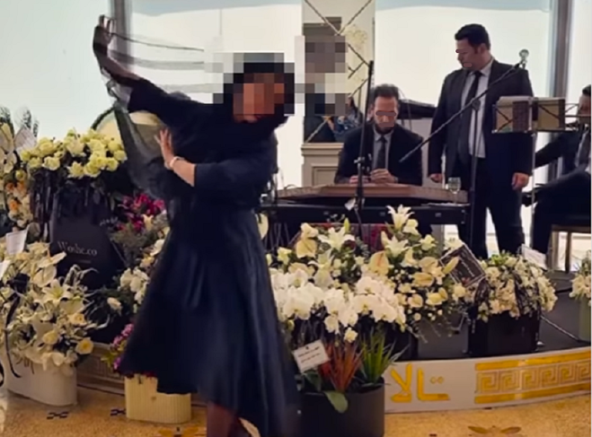 عکسی از رسم عجیب و تازه در مجالس ختم؛ رقص دختران در تالار!