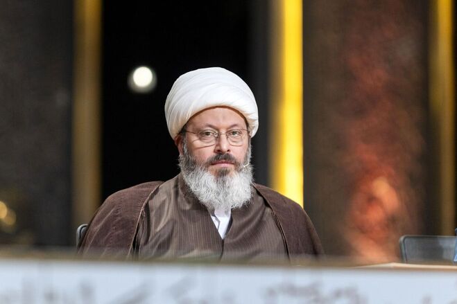 روحانی جنجالی از زندان آزاد و از عربستان فورا اخراج شد | لبخند پس از هزینه‌سازی! (عکس)