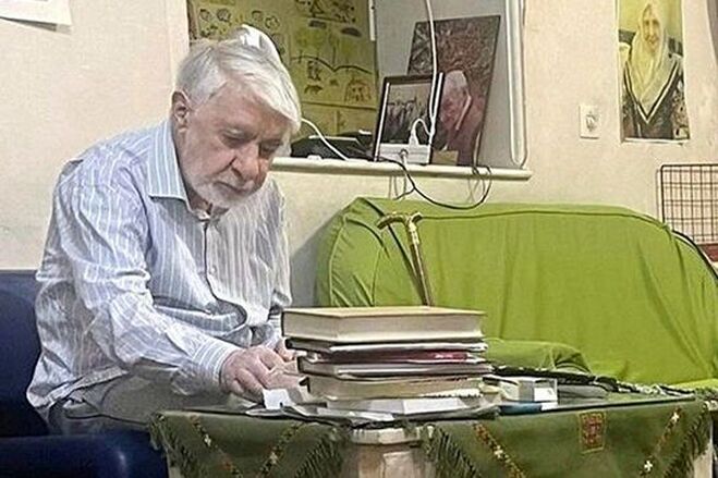 حمله شدید کیهان به میرحسین: پادوی آمریکایی پس از ۲۸ روز آفتابی شدی | تا حالا لال و مرده بودی؟