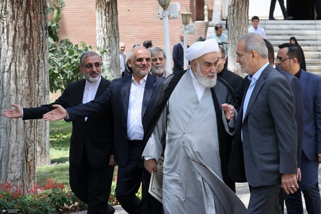 ادامه مجادله با پزشکیان و آقا پسرش بر سر اصلاحات؛ صبر تمام است!