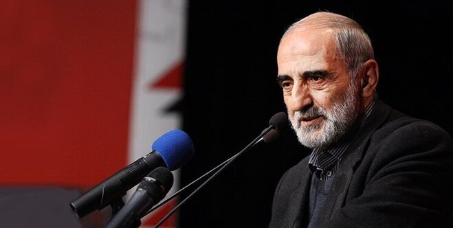 نکات معنادار شریعتمداری از پزشکیان: هرسوی دوقطبی‌تان، شد تسلیم | امریکا بعد از دریوزگی آتش‌بس آمده گدائی!