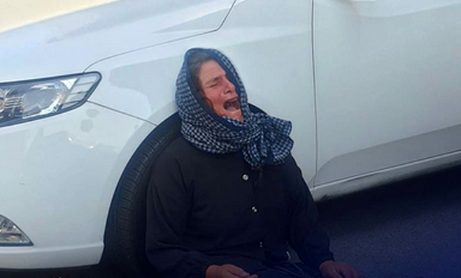 عکسی از داد و شیون مادر قاتل الهه برای بخشش پسرش