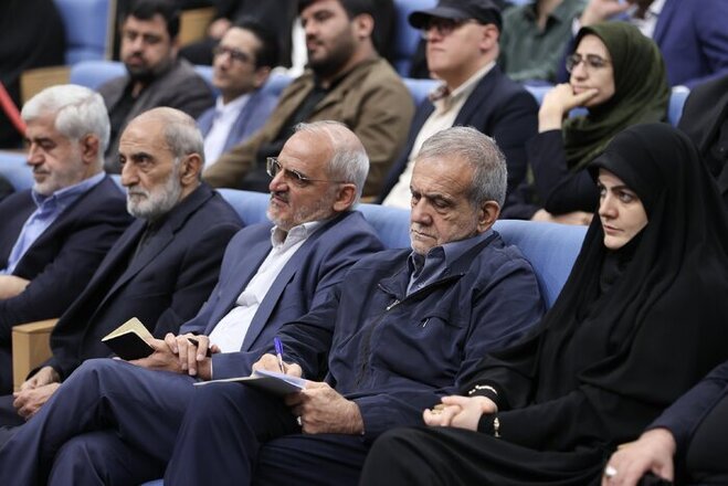 آقای رئیس‌جمهور! حمله به موسسات بودجه‌خوار دیر است؛ چرا وقتی پول نفت بود، سکوت کردید؟