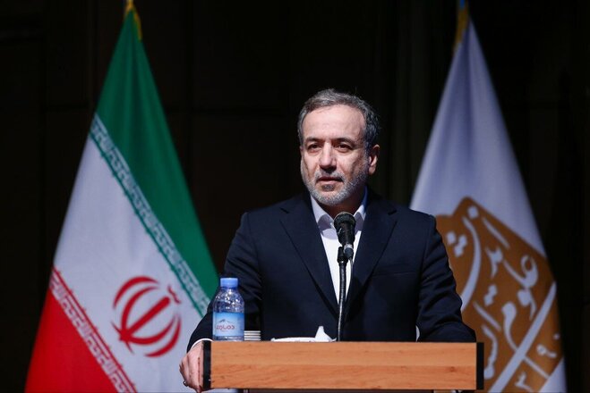 عراقچی: کار سختی برای متقاعد کردن مقامات برای مذاکره دارم | «مردم» می‌گویند وقت خودتان و ما را تلف نکنید