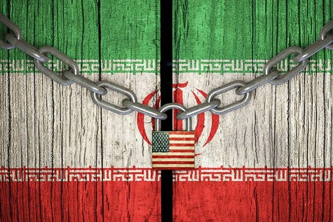 نگرانی متفاوت معاون عراقچی از اثرات مکانیسم ماشه: سقوط نمی‌کنیم چون مردم راه‌ سازگاری یافته‌اند | زندگی عادی‌تان سخت‌تر می‌شود