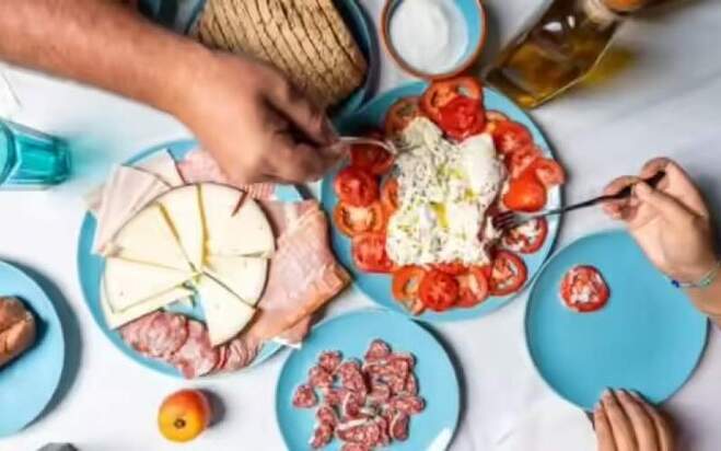 ۱۰خوراکی‌ محبوب از رژیم مدیترانه‌ای برای طول عمر بیشتر را بشناسید