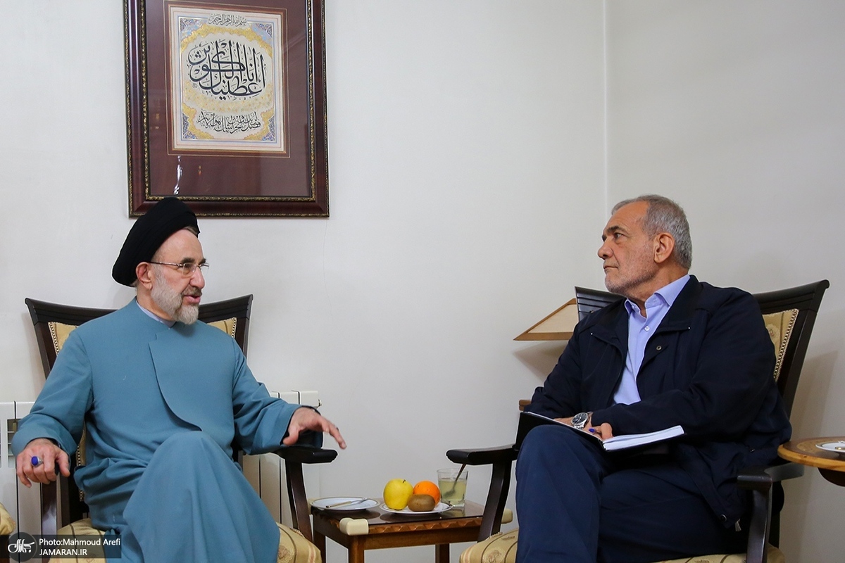 تقلب پزشکیان از روی دست خاتمی برای گرانی بنزین: با تحویل سال، گران کنیم