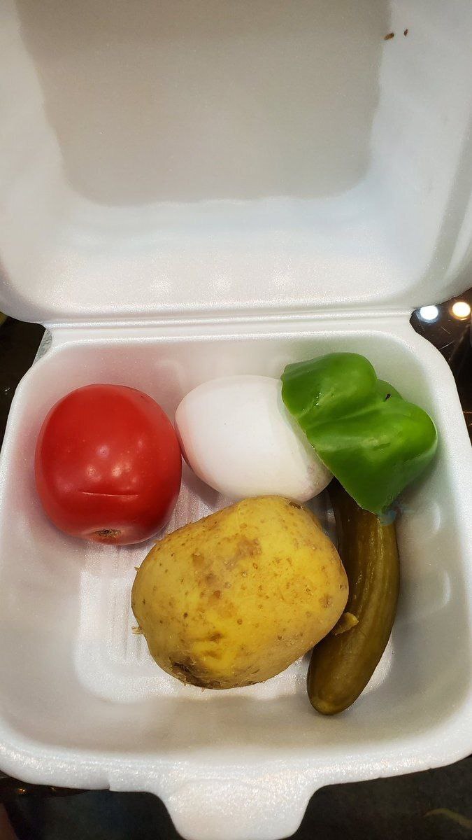 عکس شوکه‌کننده وعده غذایی پزشک اورژانس در ایران ۱۴۰۴