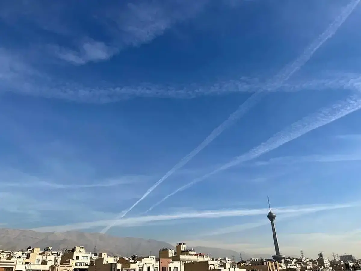 داغ شدن گسترش خطوط عجیب در آسمان ایران؛ تئوری توطئه جدید یا واقعیت؟