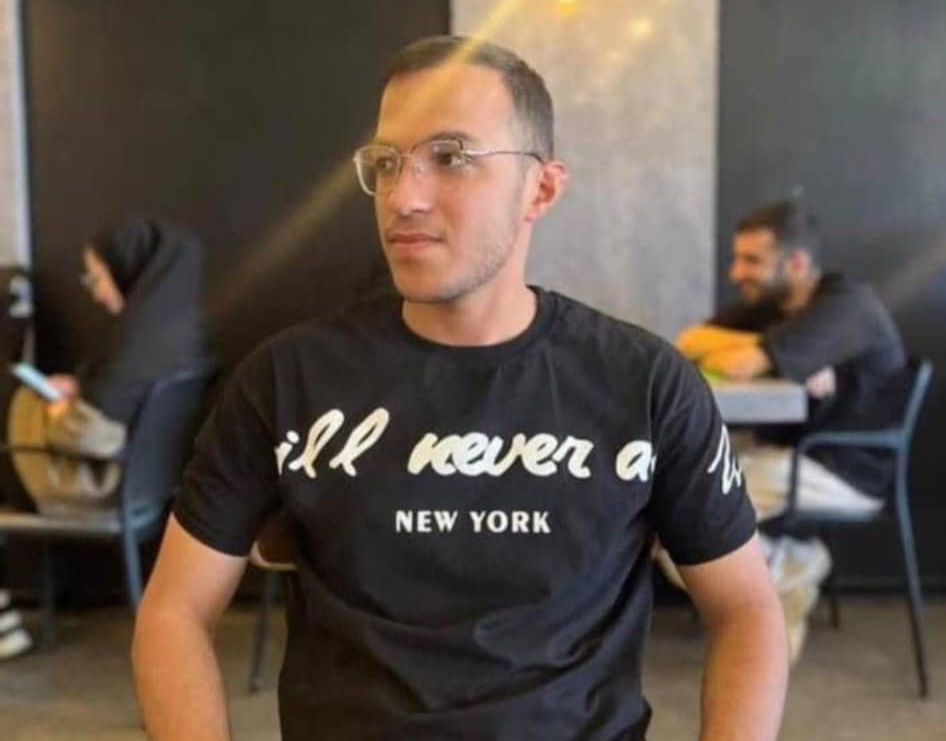 ماجرای تلخ خودسوزی دانشجو ۲۰ ساله در درگیری با ماموران شهرداری | به او گفتند کبریت میخواهی یا فندک؟ +عکس و فیلم ماجرای تلخ خودسوزی دانشجو ۲۰ ساله در درگیری با ماموران شهرداری | به او گفتند کبریت میخواهی یا فندک؟ +عکس و فیلم