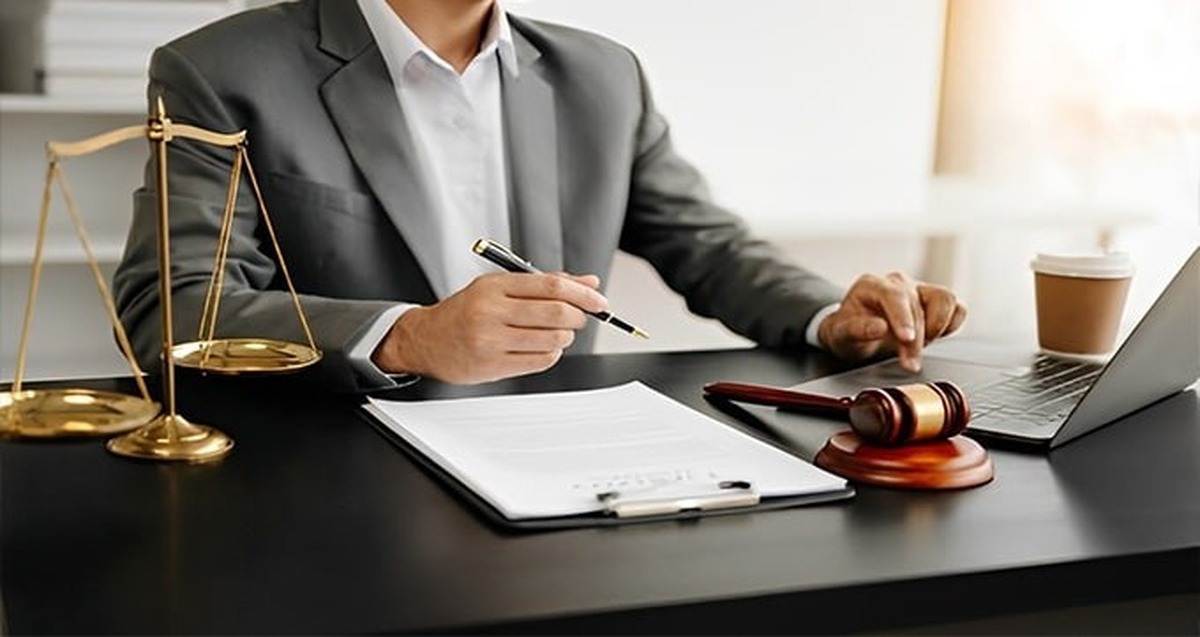 راهنمای انتخاب وکیل مناسب در تهران + نحوه گرفتن وکالتنامه رسمی