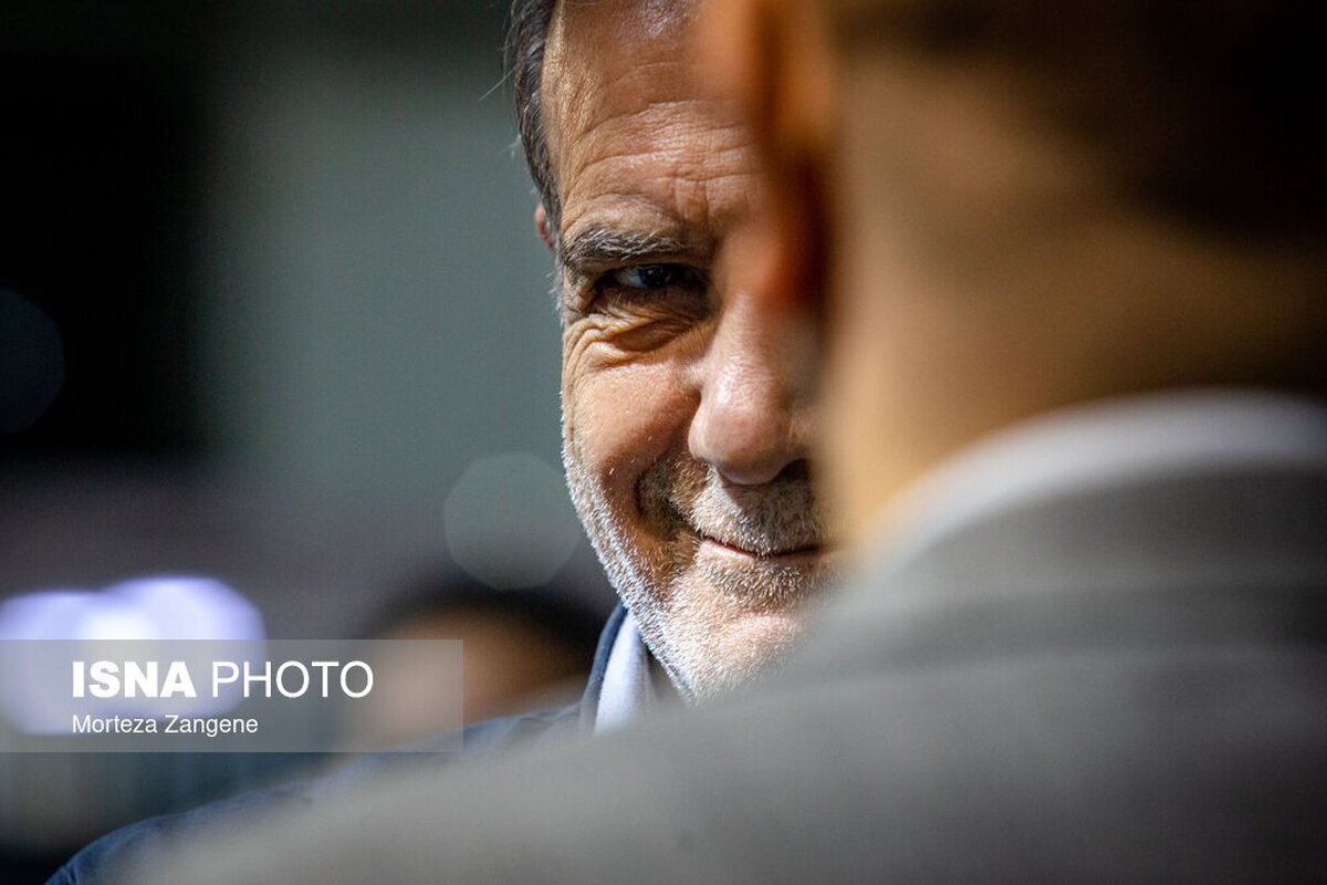 به جای رهبری و حل امور راهبردی درگیر مدیریت روزمره‌ شده‌ایم   پزشکیان تمایل به تغییر ندارد اما مجبوریم