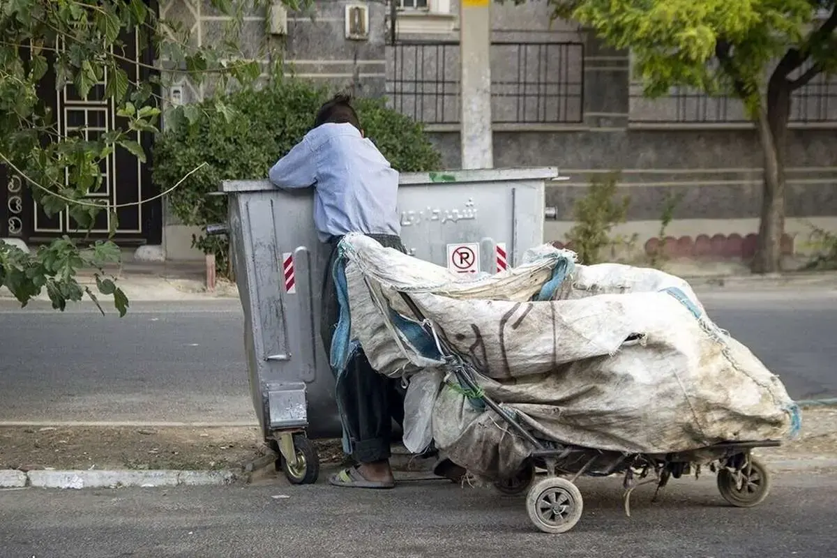 با دفاع از «زباله‌گردی» آگاهانه دنبال عادی‌سازی فقرید   فقر را به قناعت، توکل، ساده‌زیستی و لُنگ‌بستی یمنی‌ها پیوند ندهید